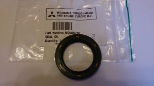 FRONT SEAL / SIMMERING WAŁU PRZÓD MD008762