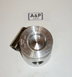 TŁOK SILNIKA RE23163 108MM+ SWORZEŃ 38MM 